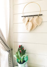 Load image into Gallery viewer, Macrame leaf wall hanging