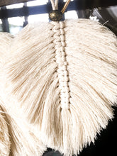 Load image into Gallery viewer, Macrame leaf wall hanging